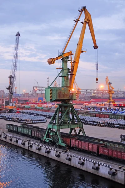 Cargo port i St Petersburg — Stockfoto