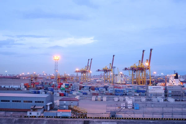 Cargo port i St Petersburg — Stockfoto
