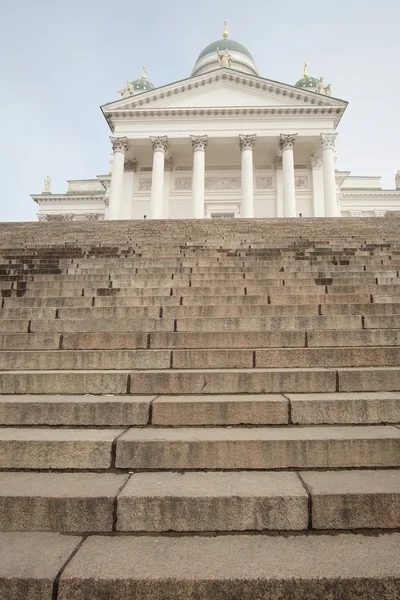圣尼古拉斯教堂和纪念碑的亚历山大二世在参议院区域在赫尔辛基 — 图库照片