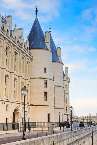 Vista de un terraplén del río Sena en París — Foto de Stock