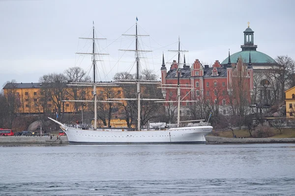 Segelboot im Stockholmer Hafen — Stockfoto