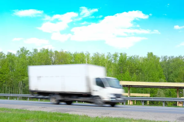 LKW auf der Autobahn — Stockfoto