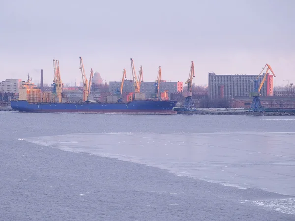 Sankt-Peterburg harbour in a winter — Stock Photo, Image