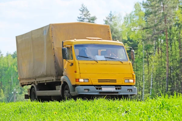 Ciężarówki na autostradzie w regionie Moscow region — Zdjęcie stockowe