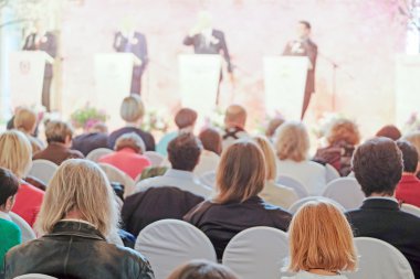  basın toplantısında gazeteciler