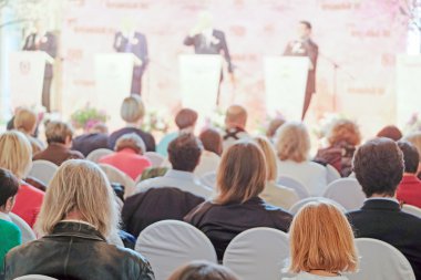  basın toplantısında gazeteciler