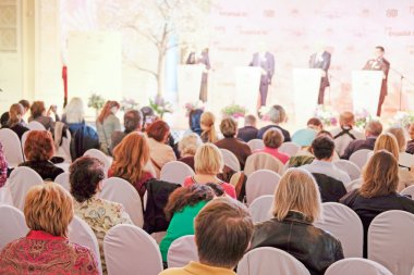  basın toplantısında gazeteciler