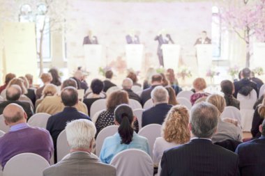  basın toplantısında gazeteciler