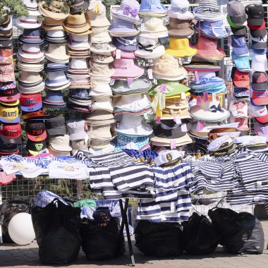 Arabalar bir dağıtıcının showroom