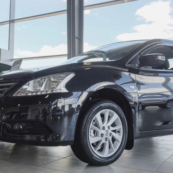 Auto's in de showroom van een dealer — Stockfoto