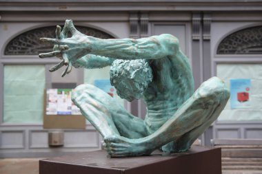 Bir Bologna Merkez heykel