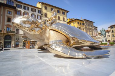 Altın kaplumbağa Anıtı