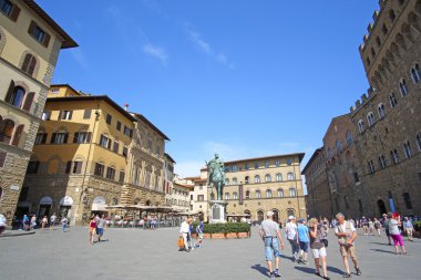 kare Palazzo Vecchio infront turistlere