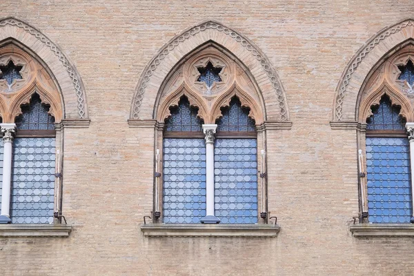 Fassade eines Hauses im Zentrum von Bologna — Stockfoto