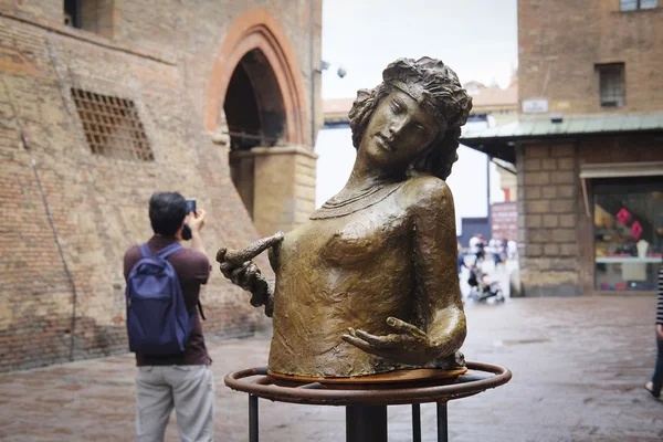 Skulptur i ett centrum av Bologna — Stockfoto