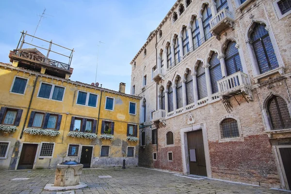 Старовинний будинок у Венеції, Італія — стокове фото