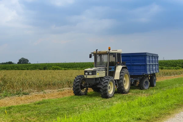 La imagen de traktor — Foto de Stock