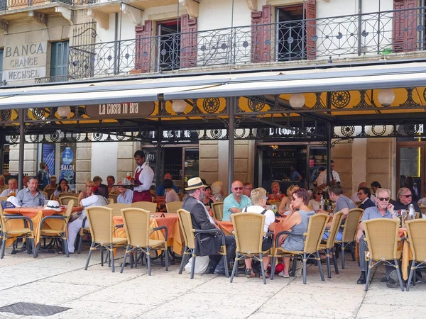 Café de rue à Vérone — Photo