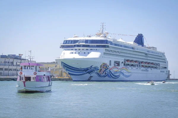Cruise ship in Venice — Stock Photo, Image