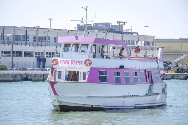 Navio de cruzeiro em Veneza — Fotografia de Stock