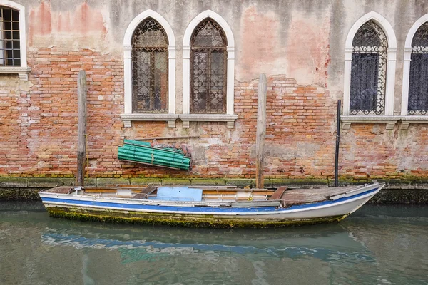 Каналом у Венеції, Італія — стокове фото