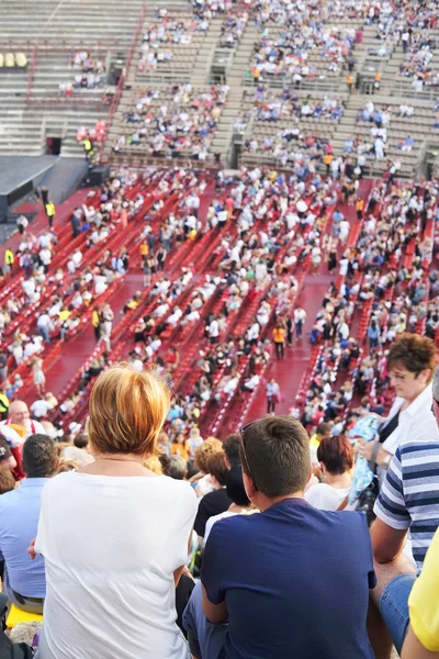 Espectadores en la Arena de Verona —  Fotos de Stock