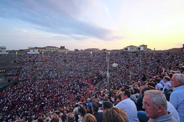 Verona Arena seyirci — Stok fotoğraf