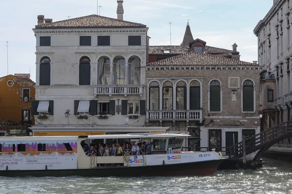 Public city voyage boats in Venice — Stock Photo, Image