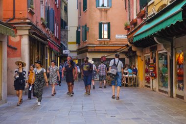 Venedik'in merkezinde sokak