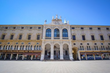  Bir Vicenza Merkezi sokakta