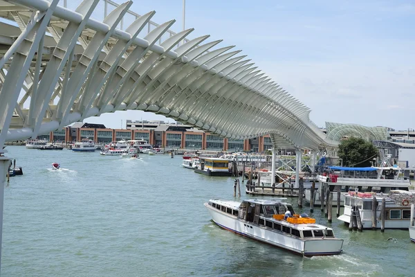 Venecia Monorriel línea que conecta Venecia con las terminales de cruceros Marittima — Foto de Stock