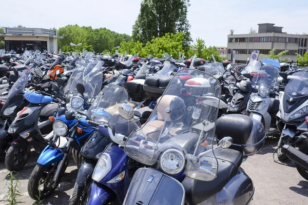 Motorcycle parking in Venice — Stock Photo, Image