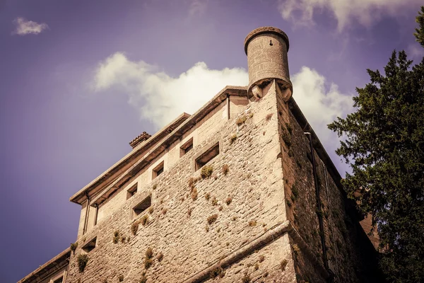 Castel in een centrum van San-Marino — Stockfoto