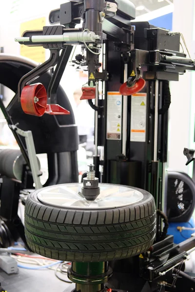 Máquina de montaje de neumáticos — Foto de Stock