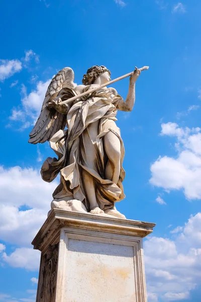 Monumento en Ponte Sant 'Angelo en Roma — Foto de Stock