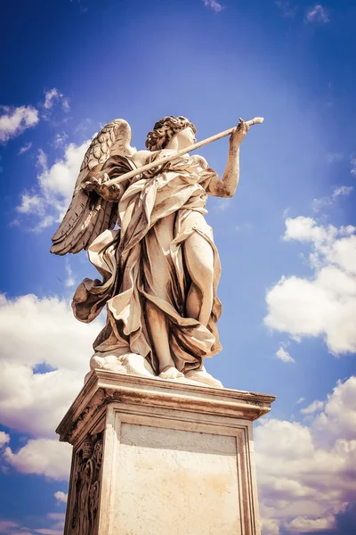 Monumento en Ponte Sant 'Angelo en Roma — Foto de Stock