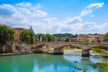 Ponte, Sant'Angelo Roma'da Tiber üzerinden köprü