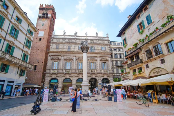 Plaza en una parte cental de Verona — Foto de Stock