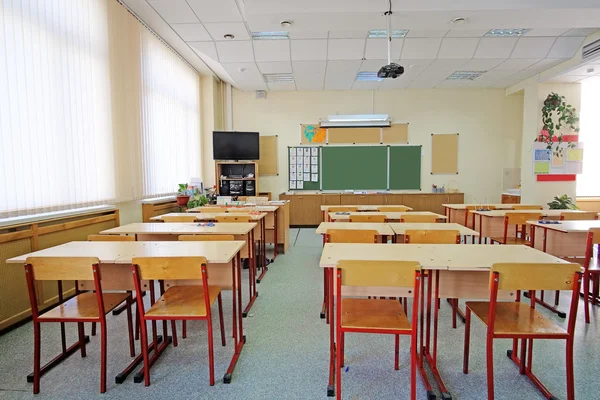 Пустой школьный класс — стоковое фото