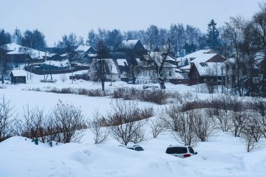 Eski Rus kasabası Suzdal 'ın görüntüsüyle kış manzarası