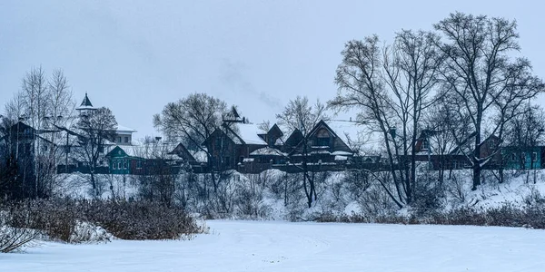 旧ロシアの町スズダルのイメージと冬の風景 — ストック写真