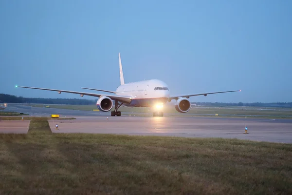 Avião de passageiros — Fotografia de Stock