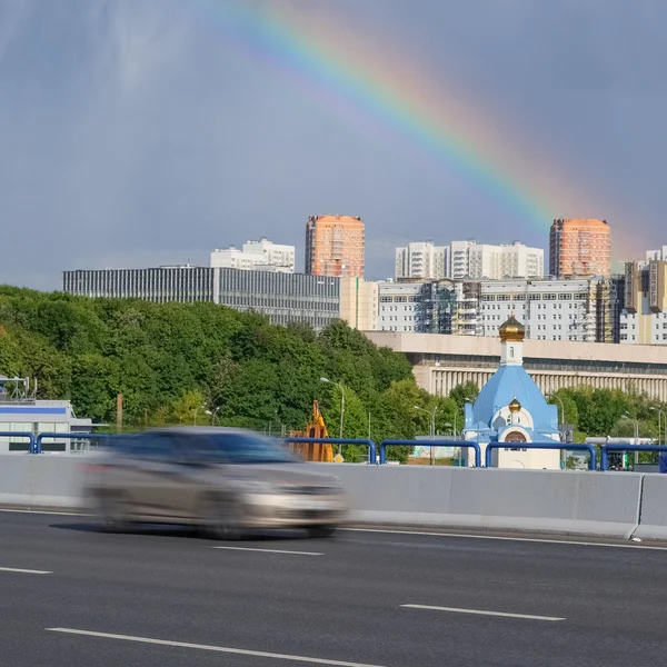 Auto-estrada e arco-íris — Fotografia de Stock