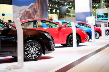 arabalar bir showroom