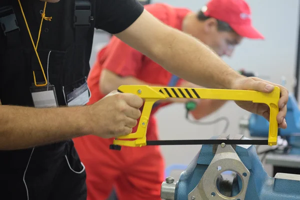 Mechanic with a saw — Stock Photo, Image