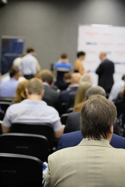 Audiência em uma sala de conferências — Fotografia de Stock