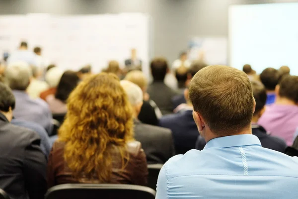 Audience listens — Stock Photo, Image