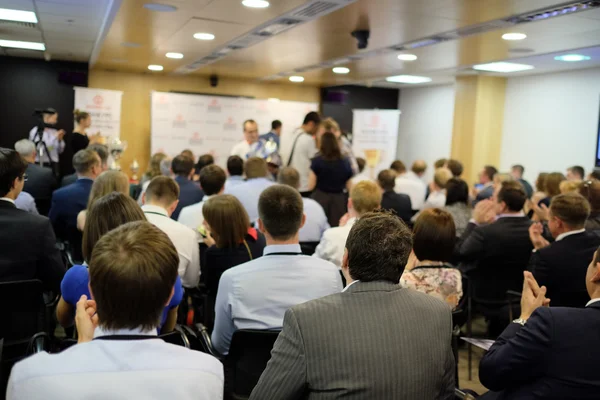 Acting in conference hall — Stock Photo, Image