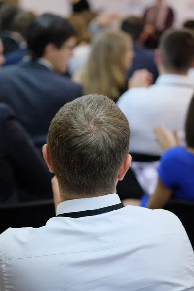 Audience listens to the acting — Stock Photo, Image