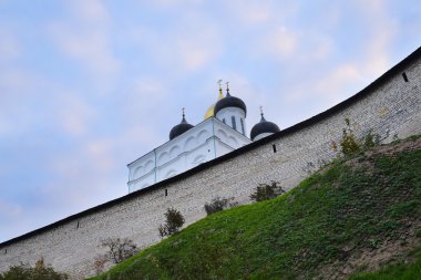Pskov Kremlin ve Trinity Ortodoks katedrali